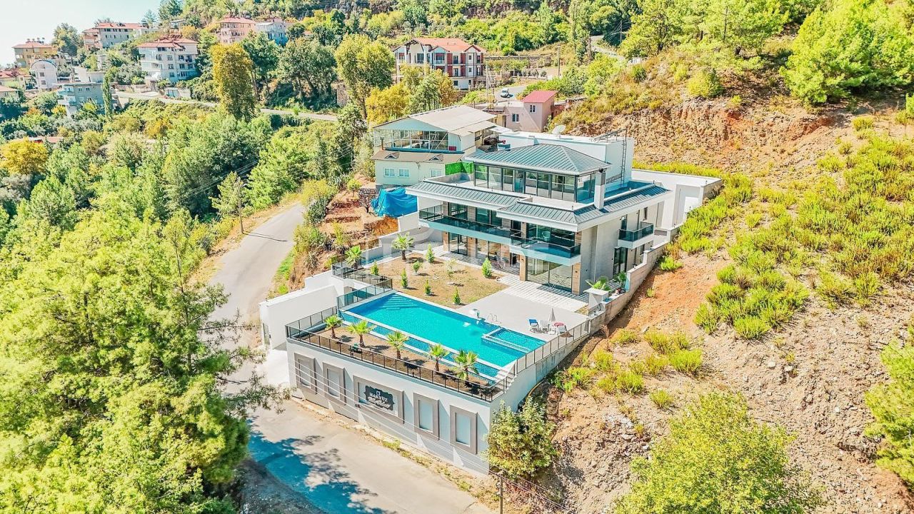 Villa in Alanya, Turkey, 600 m² - picture 1