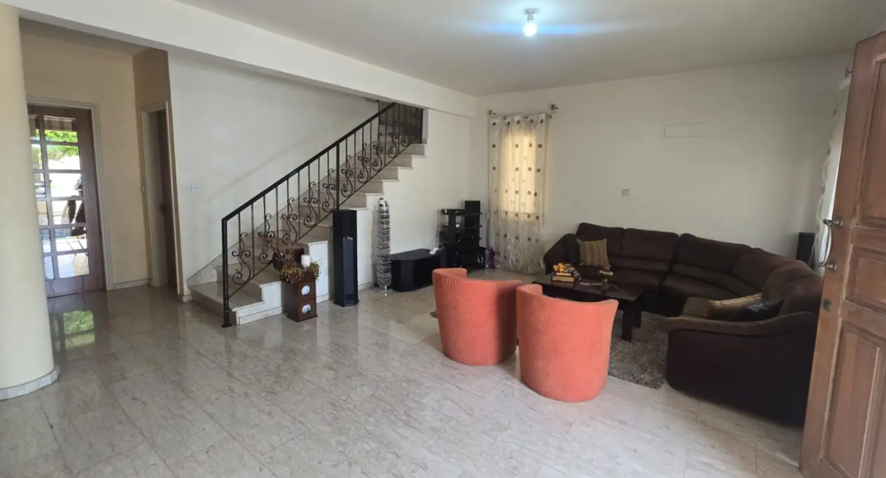 Casa en Kato Polemidia, Chipre, 247 m² - imagen 1