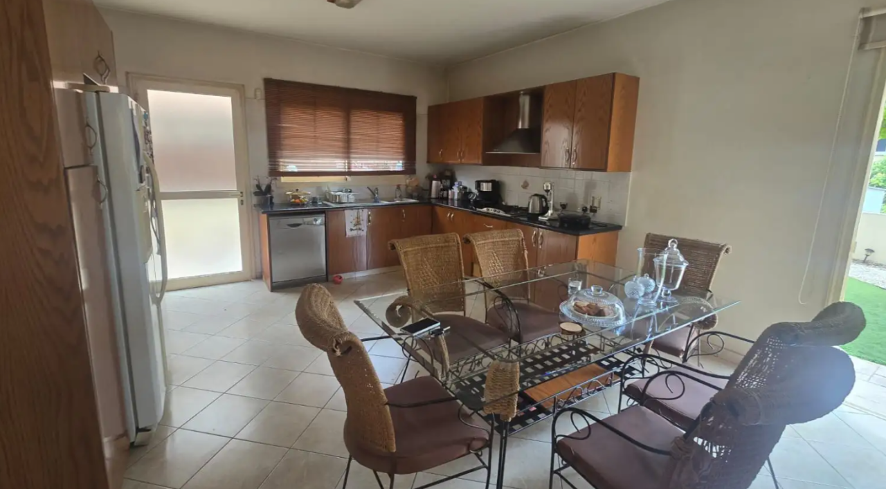 Maison à Kato Polemidia, Chypre, 247 m² - image 6