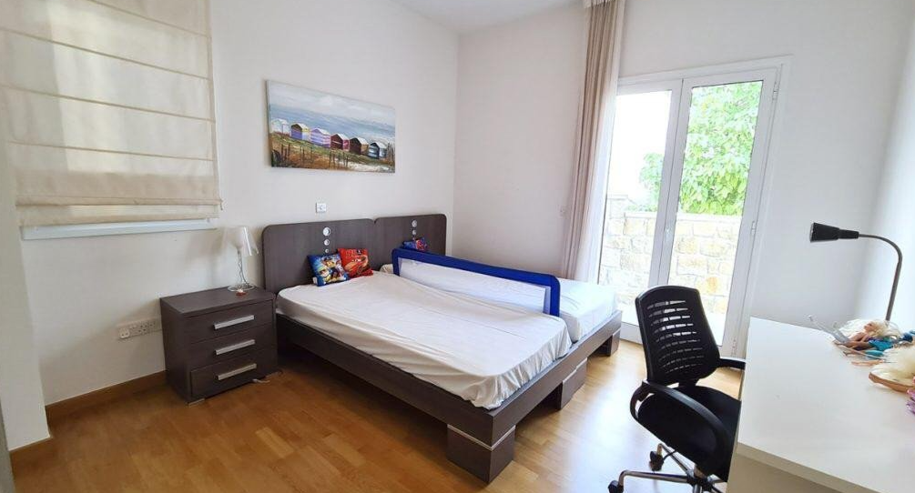 Apartment in Limassol, Cyprus - picture 9