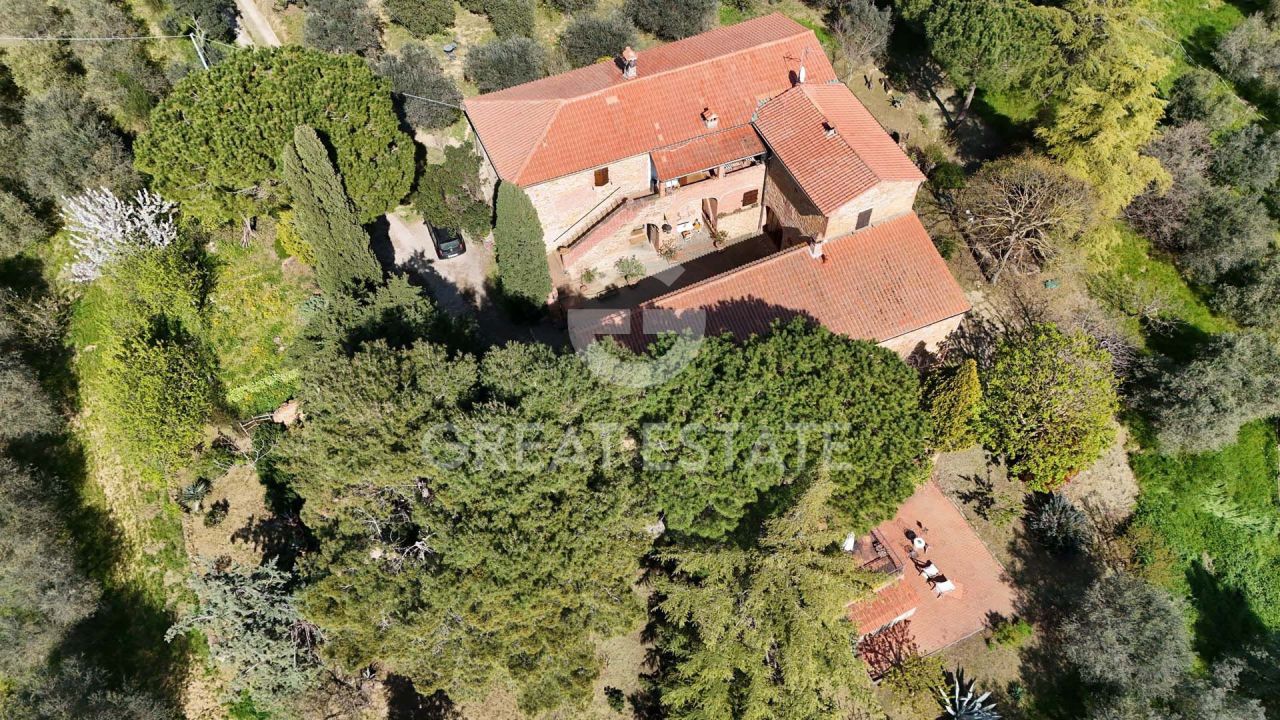 House in Trequanda, Italy, 460 m² - picture 1