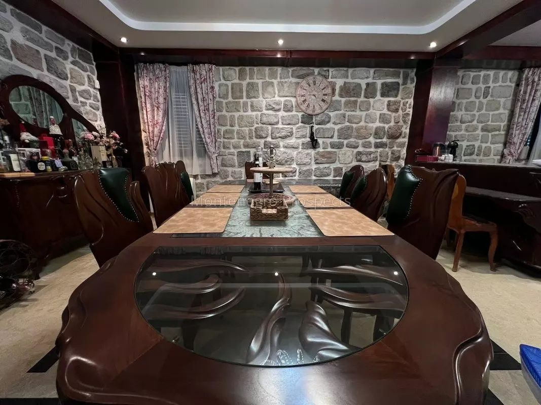 Villa in Herceg-Novi, Montenegro, 280 m² - picture 1