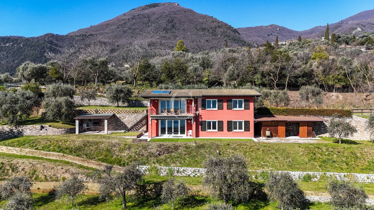 Villa on Lake Garda, Italy, 160 m² - picture 1