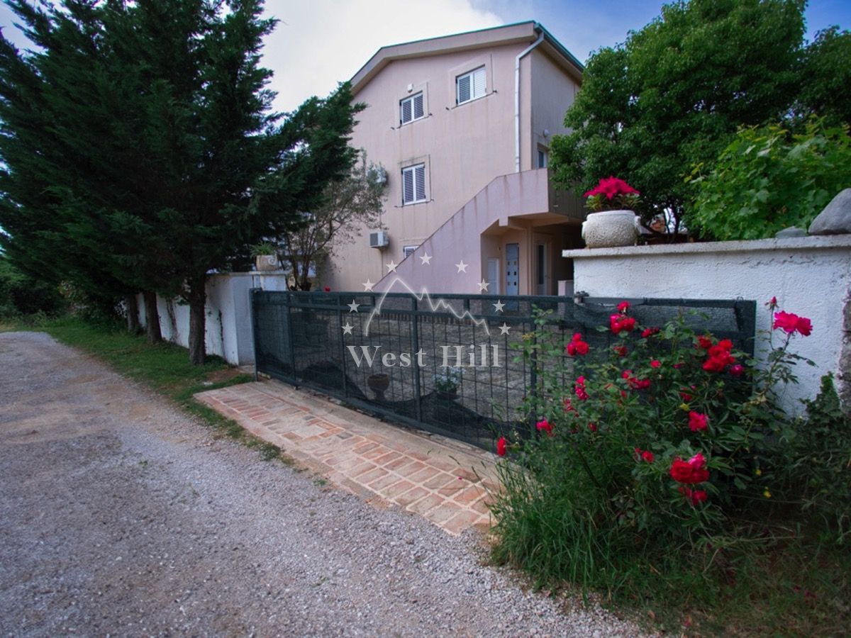 Maison à Krimovica, Monténégro, 300 m² - image 1