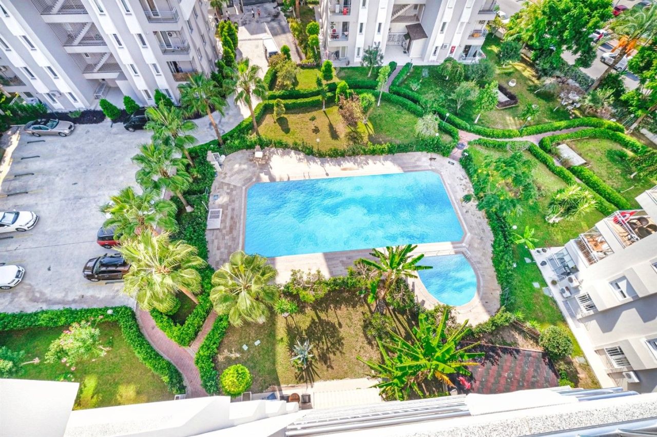 Flat in Lara, Turkey, 140 m² - picture 1