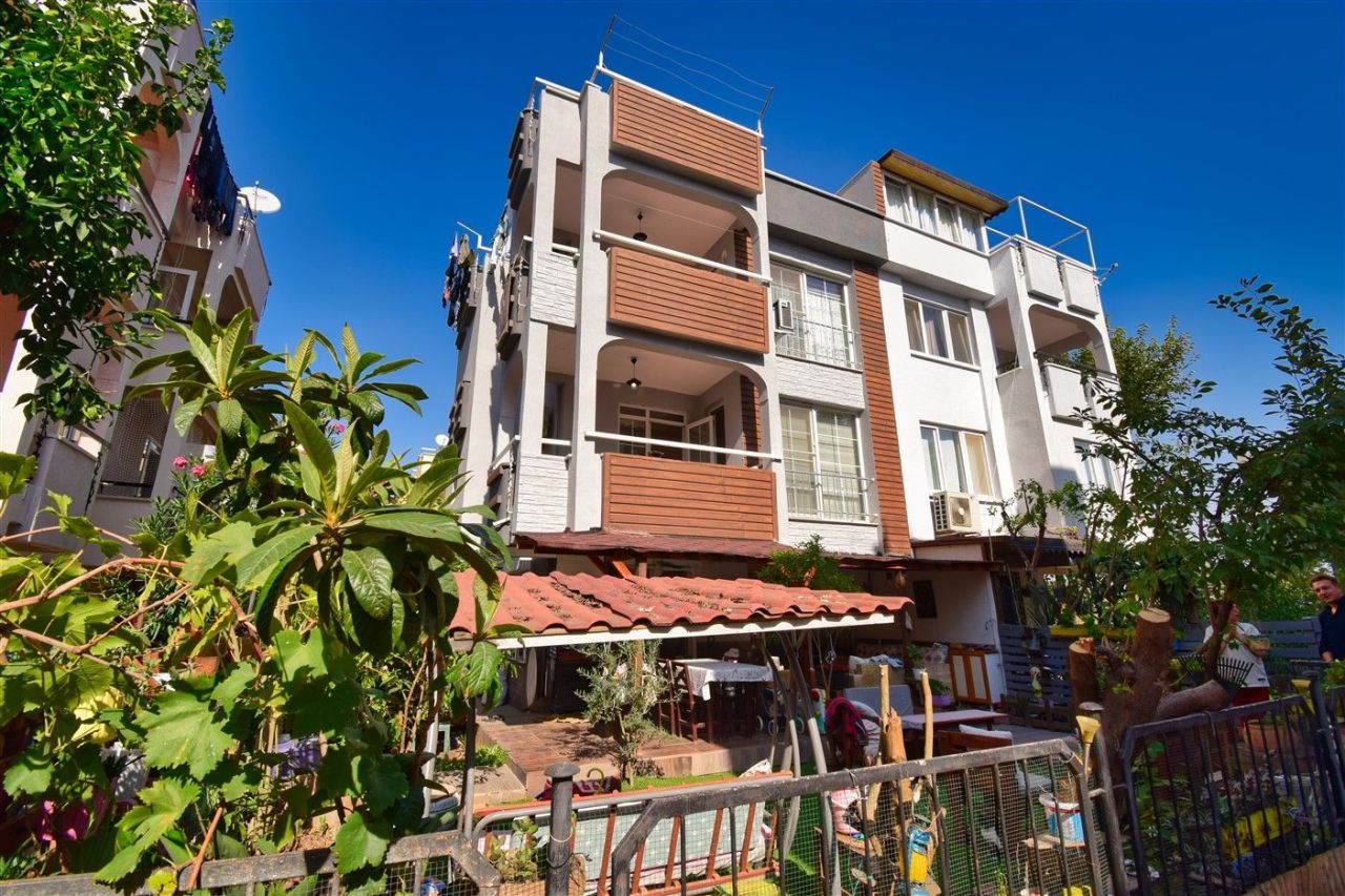Villa in Lara, Türkei, 320 m² - Foto 1