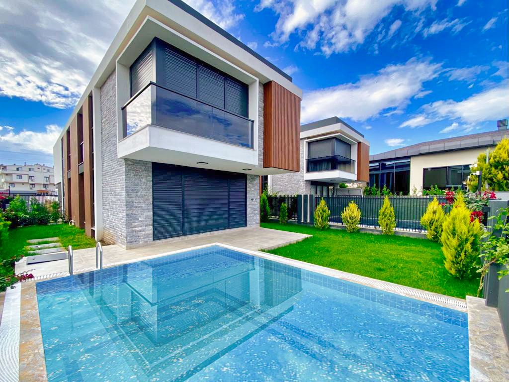 Villa in Lara, Türkei, 250 m² - Foto 1