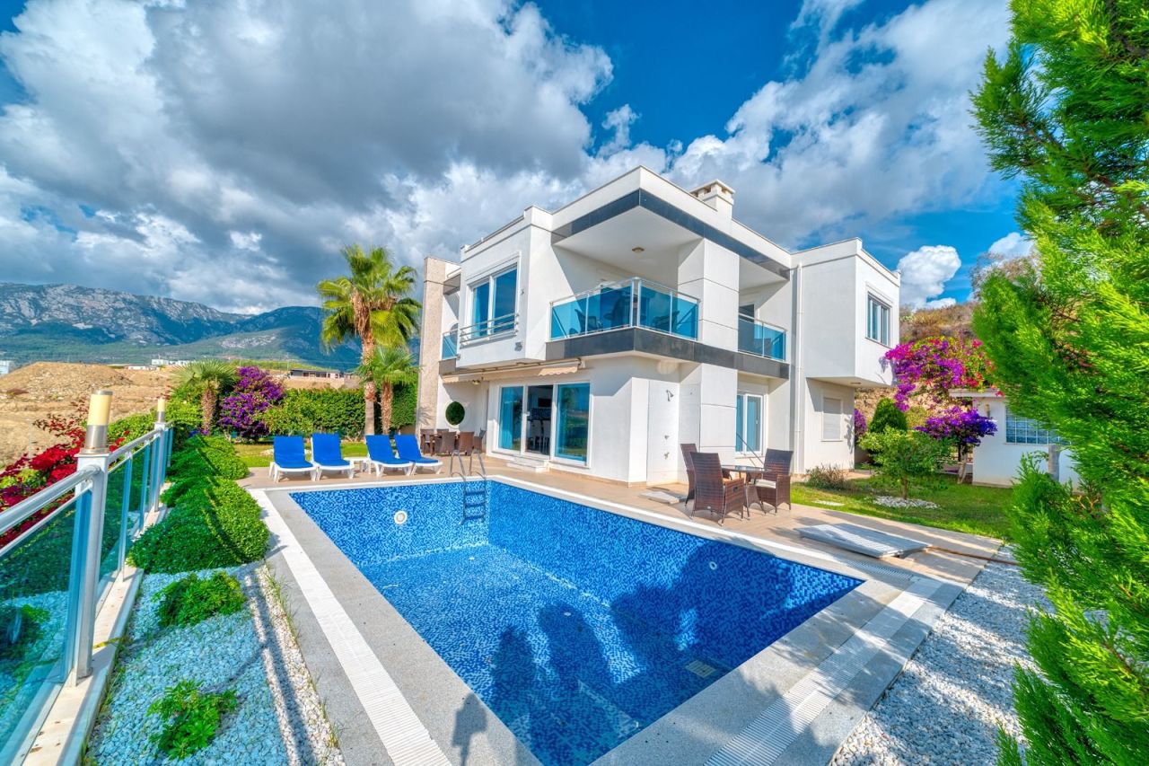 Villa in Alanya, Turkey, 295 m² - picture 1