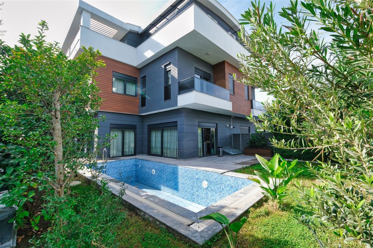 Villa in Antalya, Türkei, 380 m² - Foto 1