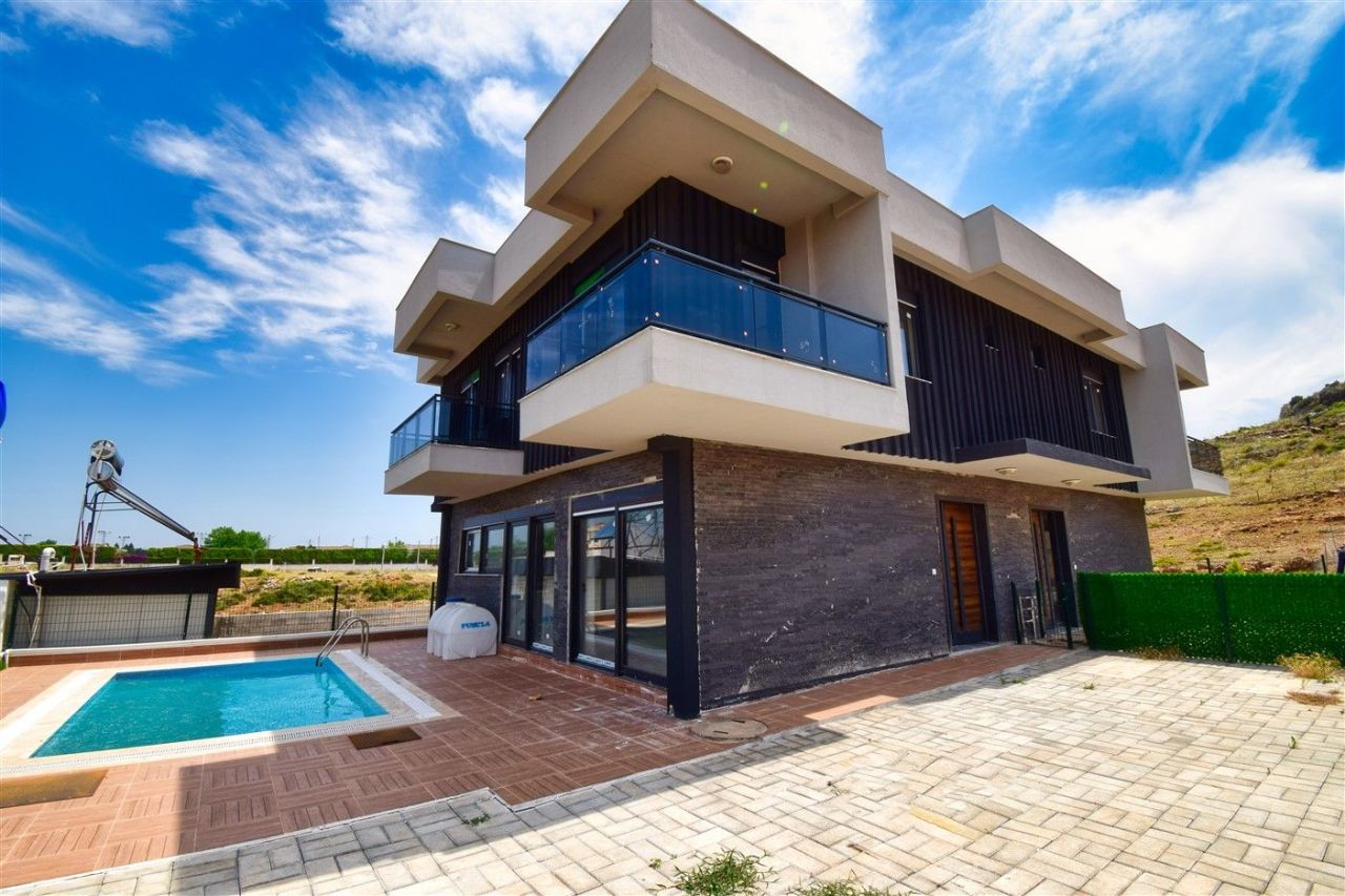 Villa in Lara, Turkey, 150 m² - picture 1