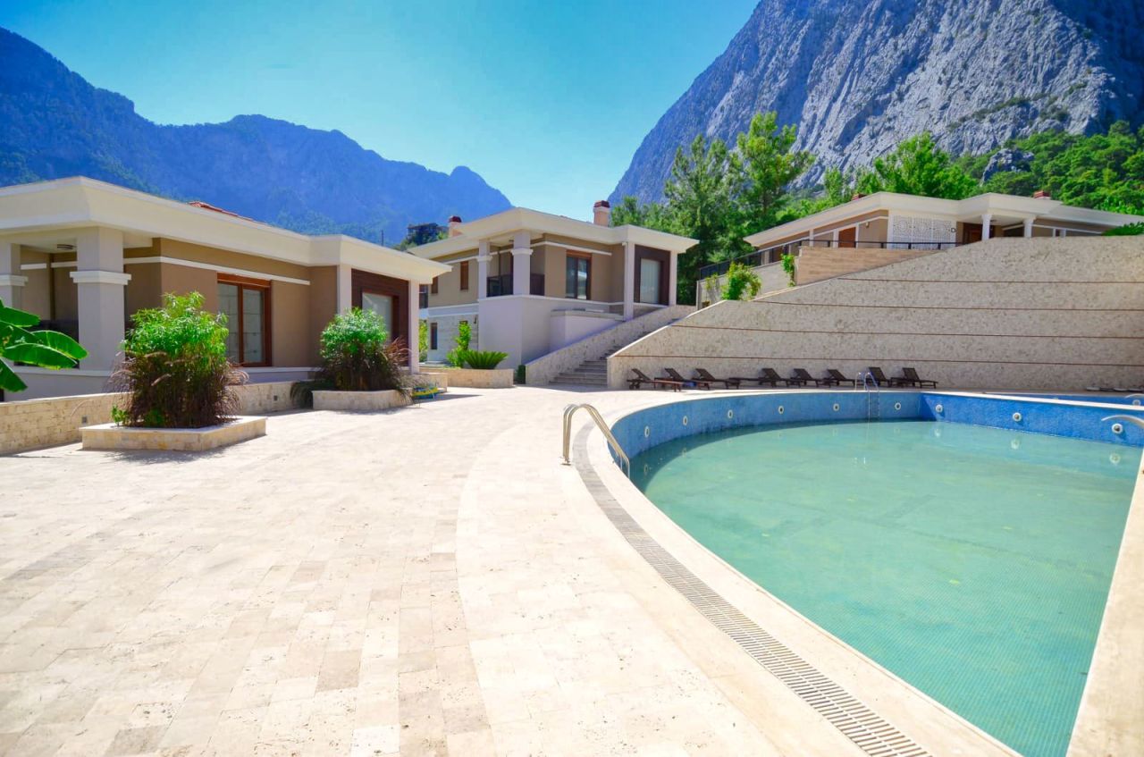 Villa in Antalya, Türkei, 318 m² - Foto 1
