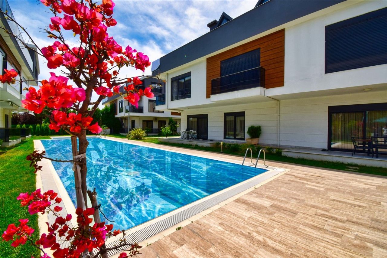 Piso en Lara, Turquia, 110 m² - imagen 1