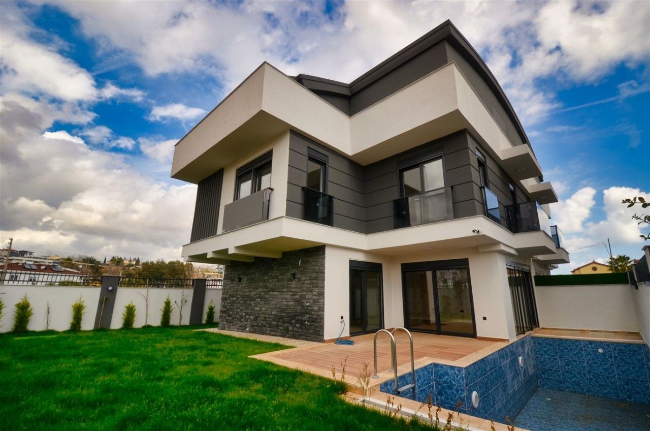 Villa in Lara, Turkey, 240 m² - picture 1