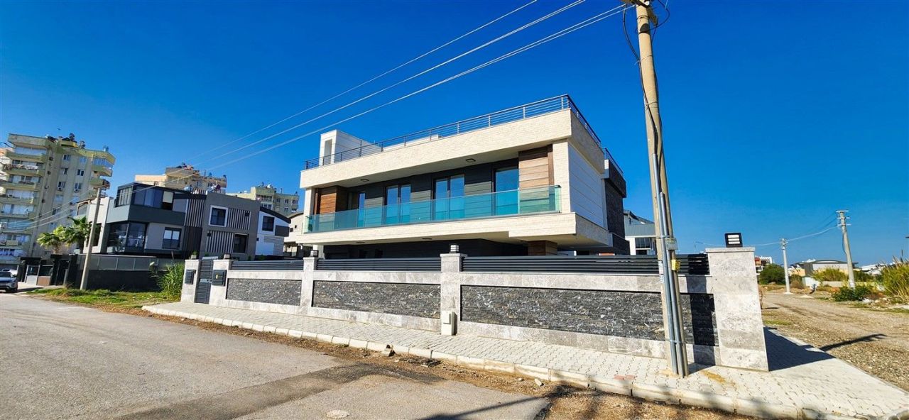Villa à Lara, Turquie, 580 m² - image 1