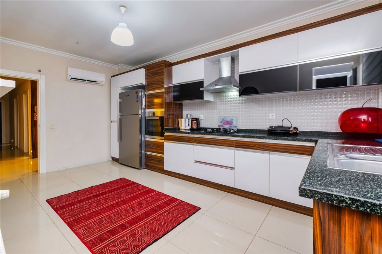 Flat Center, Turkey, 220 m² - picture 12