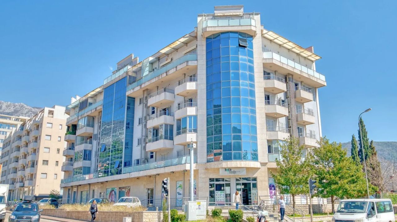 Oficina en Budva, Montenegro, 46 m² - imagen 1