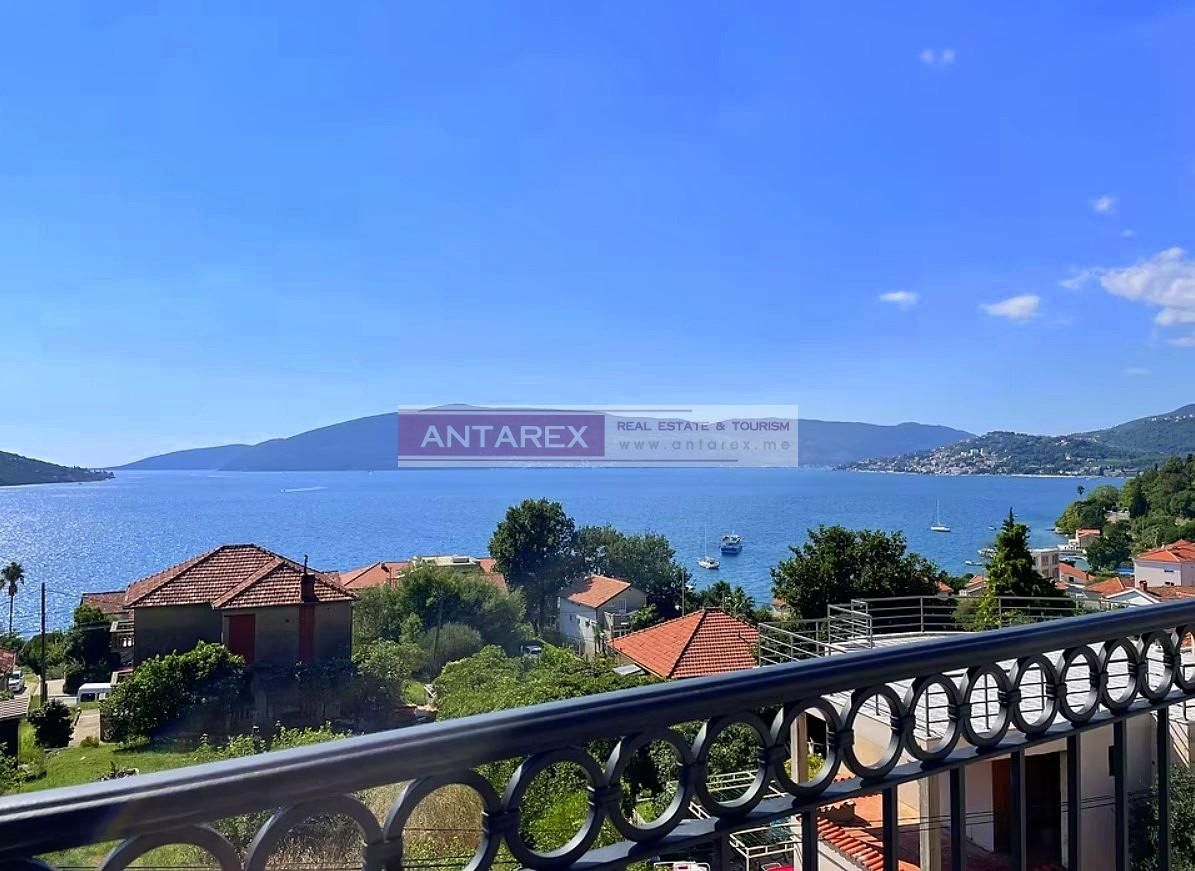 Apartment in Kumbor, Montenegro, 44 m² - picture 1