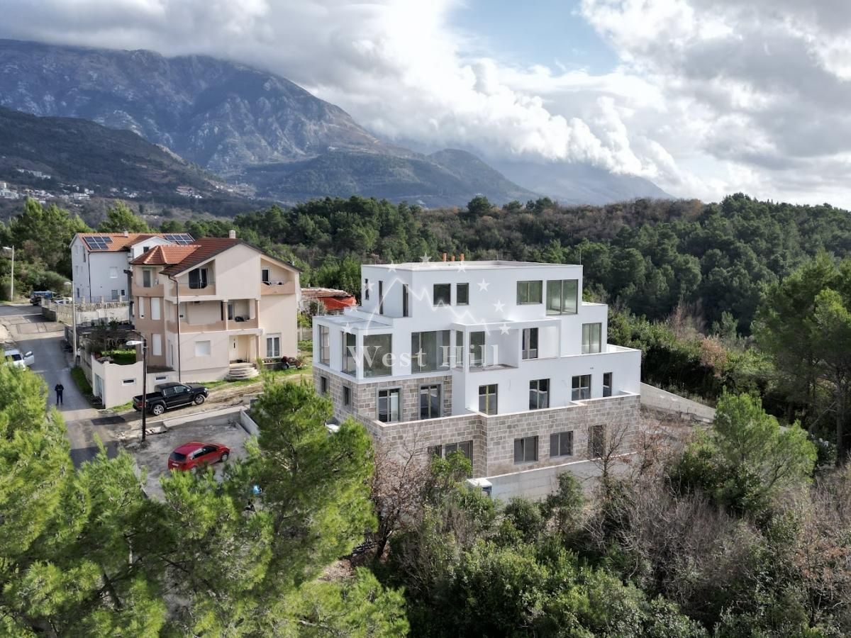 Apartamento en Tivat, Montenegro, 90 m² - imagen 1
