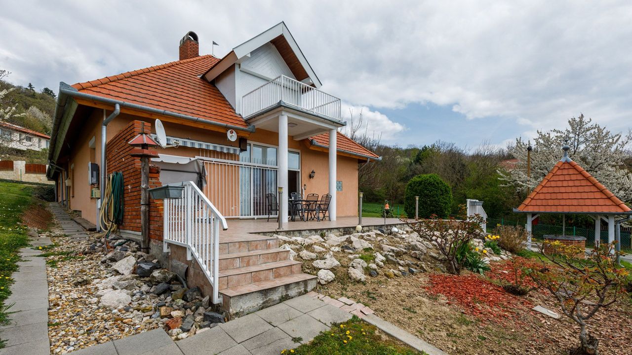 House in Keszthely, Hungary, 150 m² - picture 1