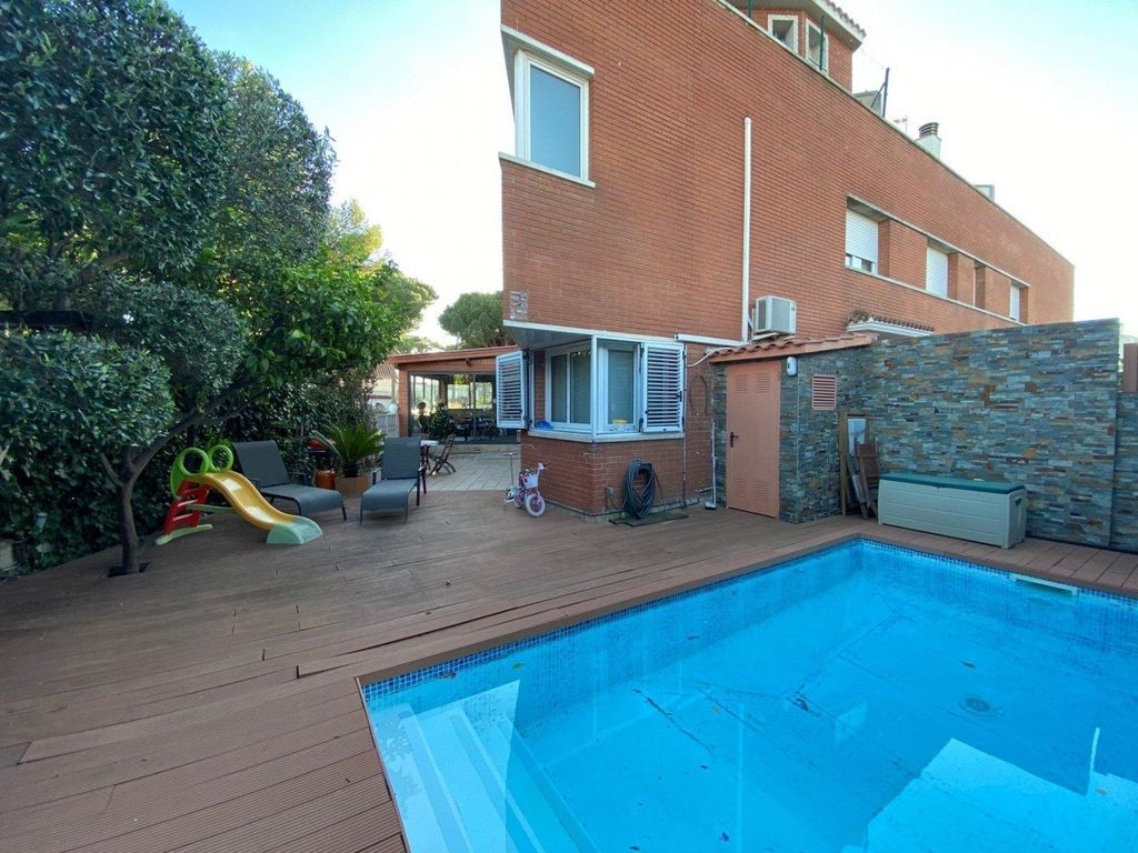 Cabaña en Castelldefels, España, 236 m² - imagen 1