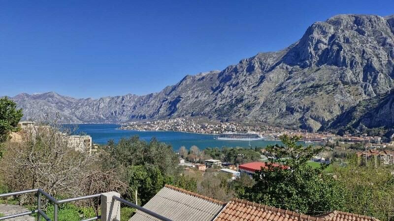 Casa en Kotor, Montenegro, 68 m² - imagen 1