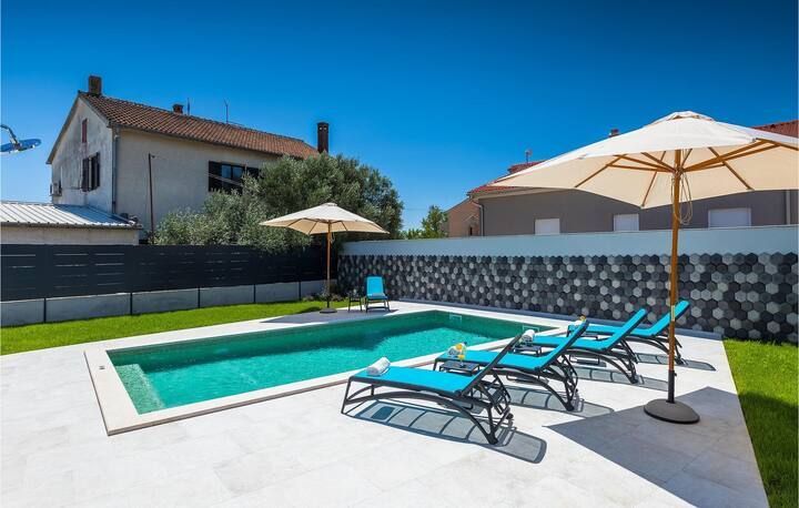 Villa à Pula, Croatie, 160 m² - image 3