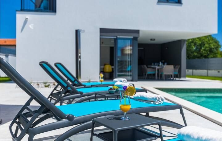 Villa à Pula, Croatie, 160 m² - image 5