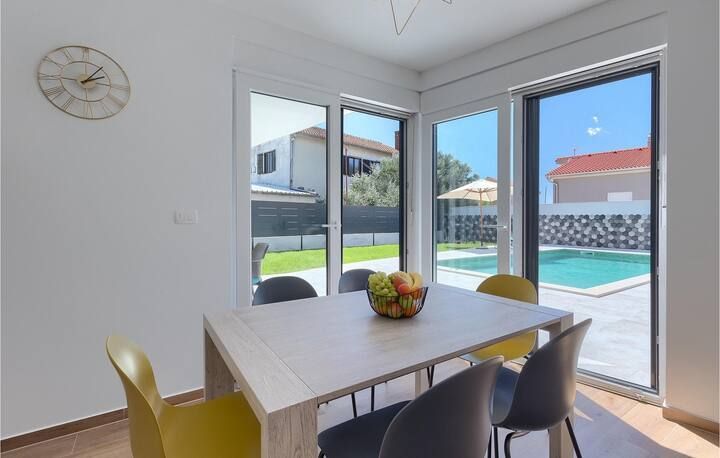 Villa à Pula, Croatie, 160 m² - image 13