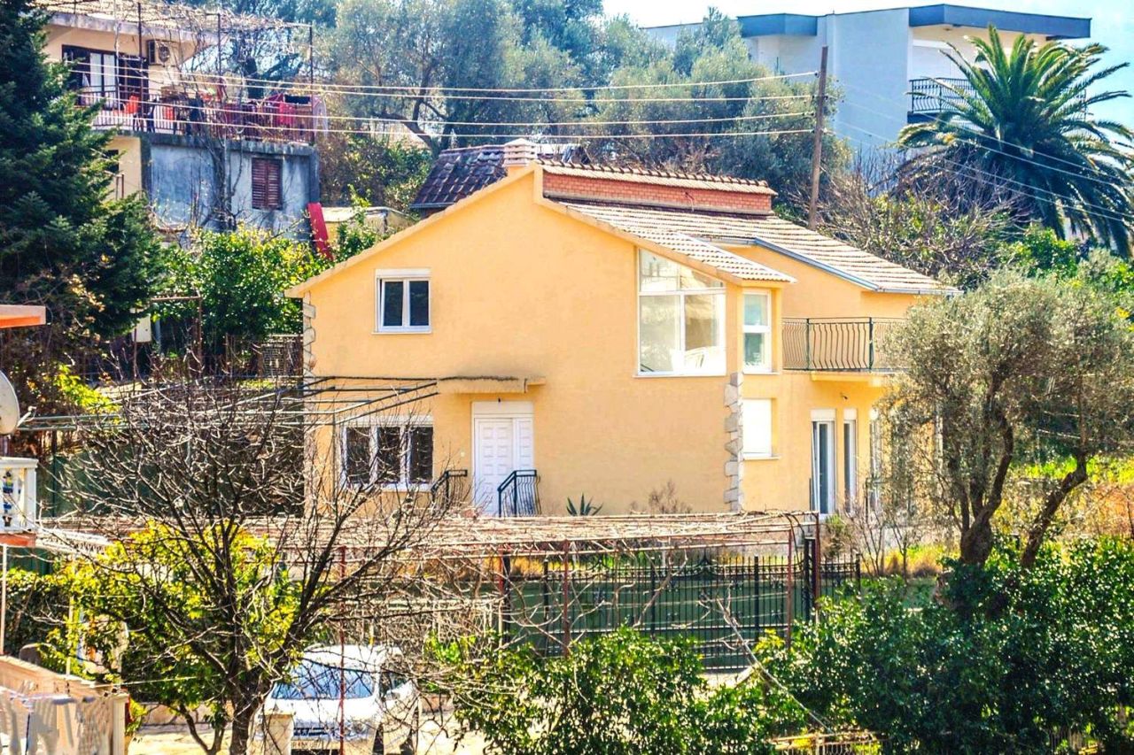 Casa en el Bar, Montenegro, 188 m² - imagen 1