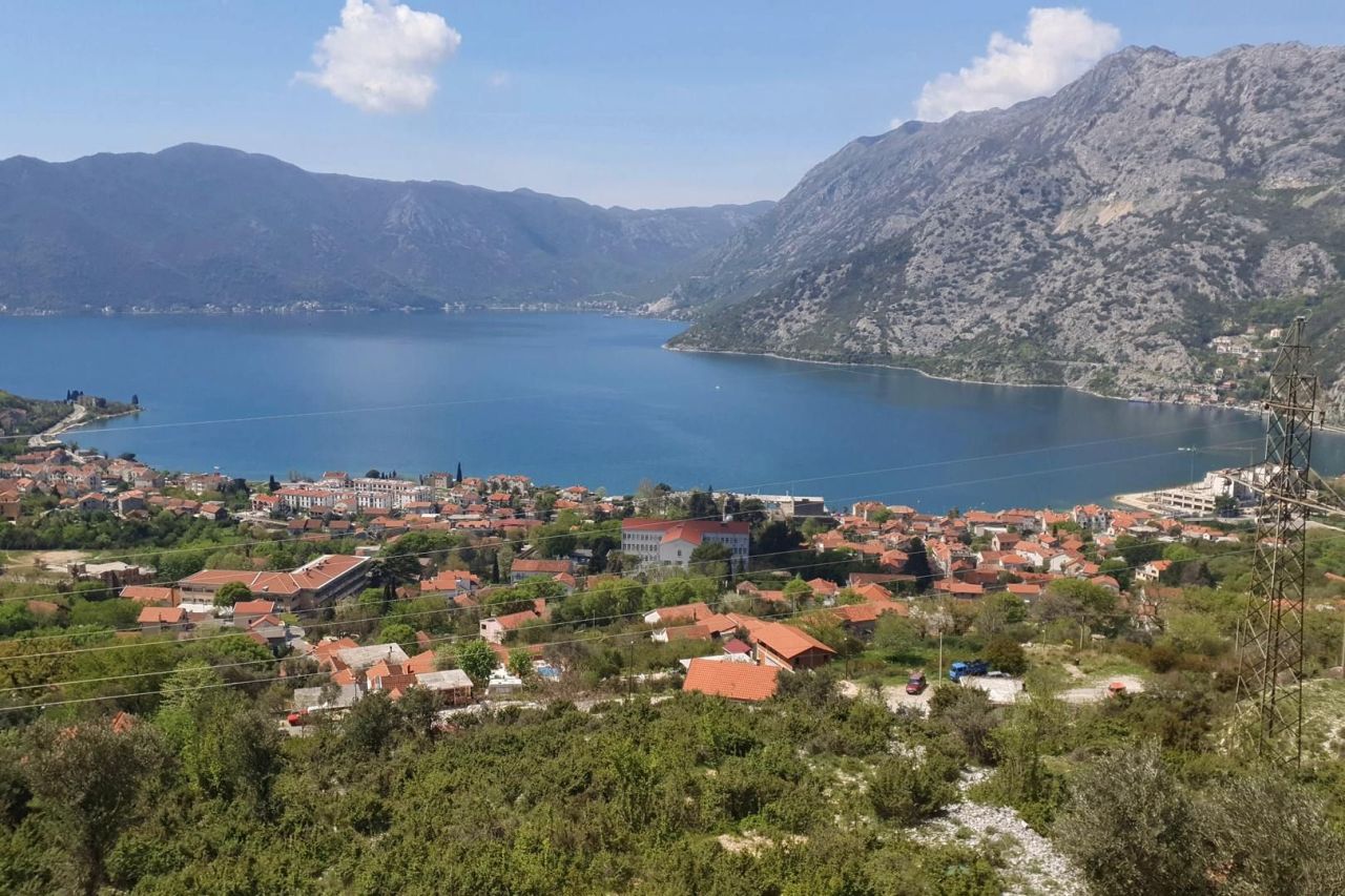 Land in Kotor, Montenegro, 42.3 ares - picture 1