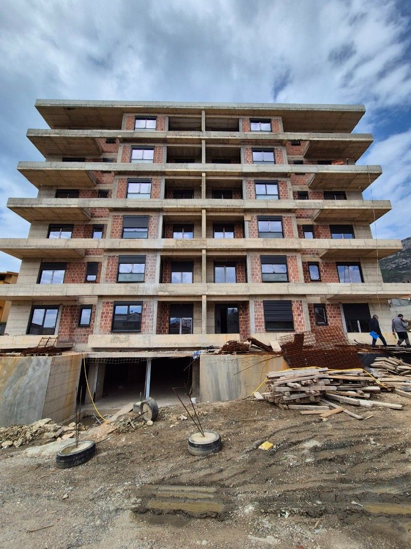 Flat in Bar, Montenegro, 40 m² - picture 6