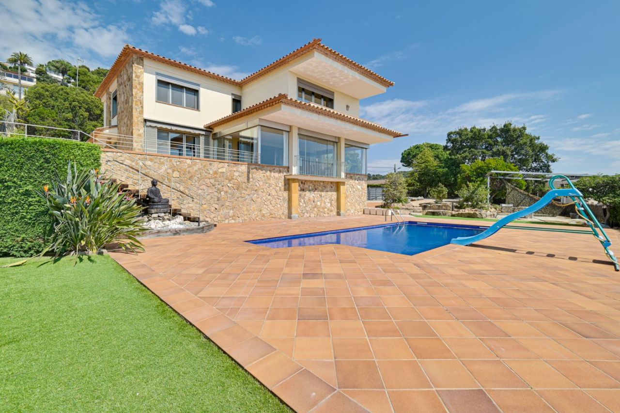 Casa en la Costa Brava, España, 545 m² - imagen 1