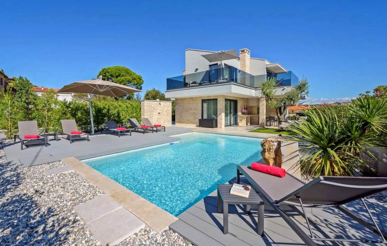 Villa en Poreč, Croacia, 235 m² - imagen 1