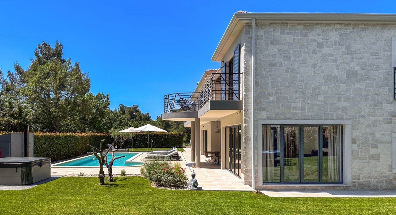 Villa en Poreč, Croacia, 280 m² - imagen 1