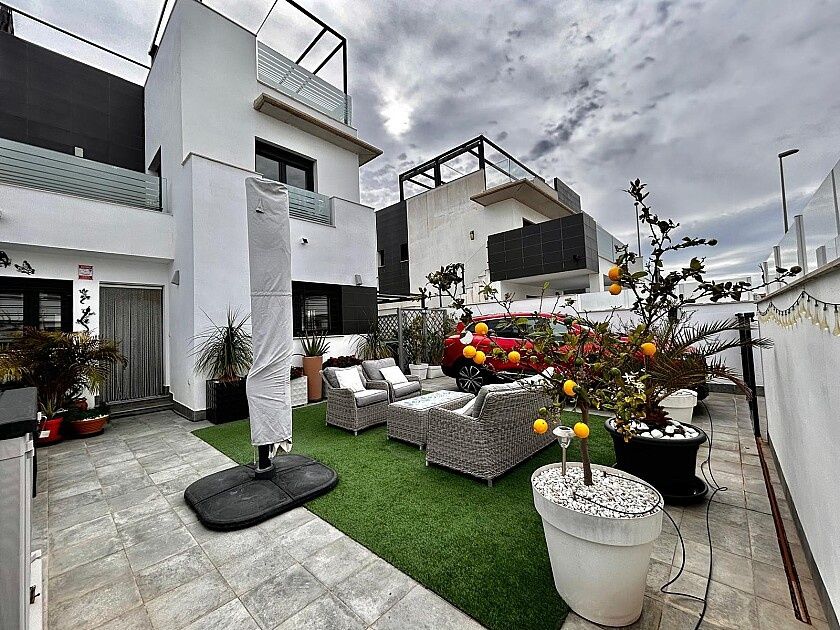 Villa in Torre de la Horadada, Spain, 108 m² - picture 1