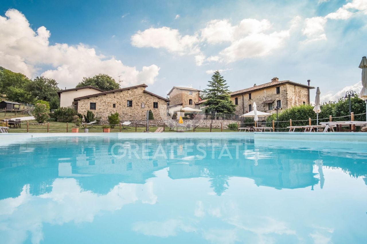 Maison à Umbertide, Italie, 1 029.6 m² - image 1