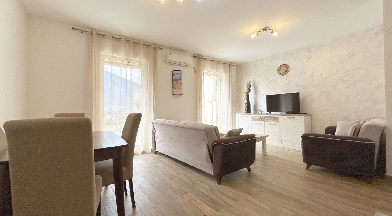 Wohnung in Dobrota, Montenegro, 54 m² - Foto 1