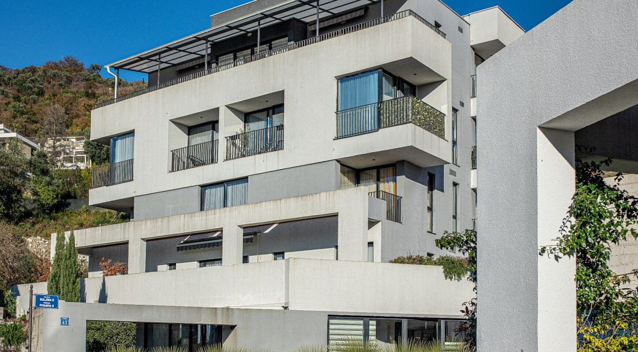 Flat in Tivat, Montenegro, 129 m² - picture 1
