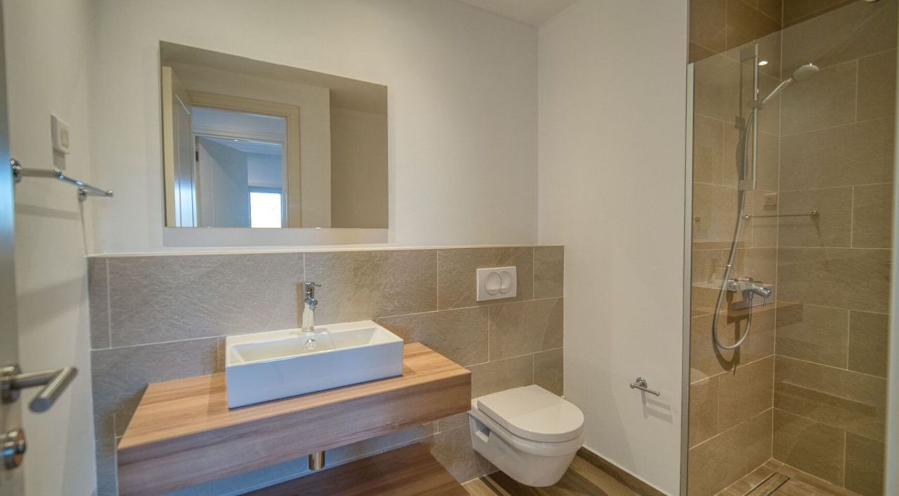 Piso en Luštica, Montenegro, 84 m² - imagen 1