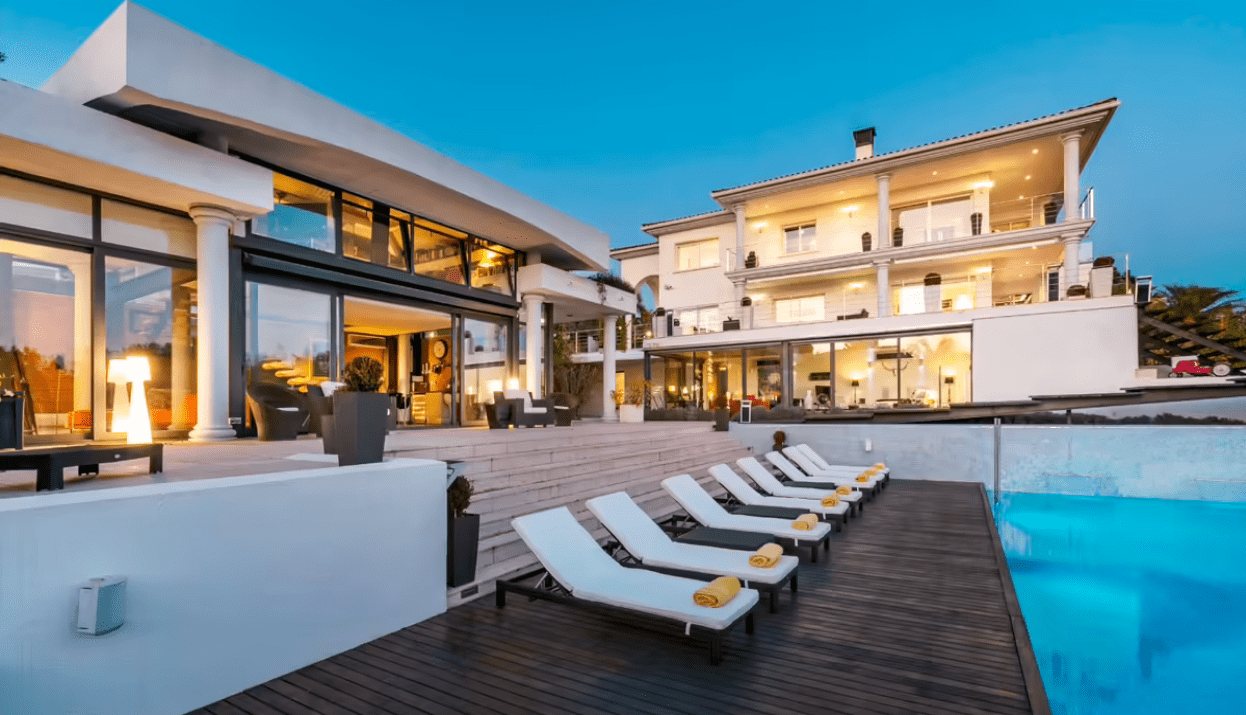 Villa à Teià, Espagne, 815 m² - image 1