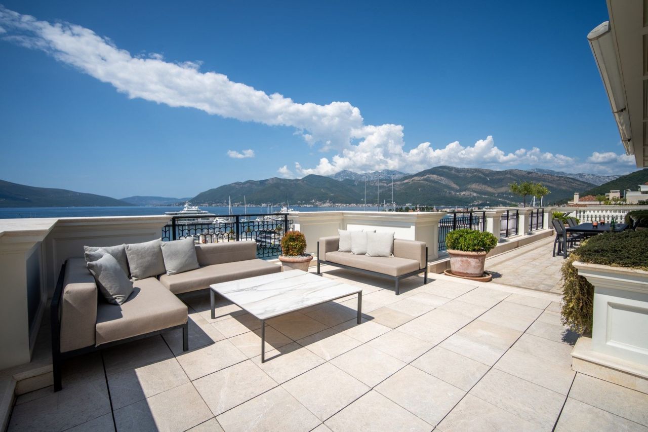 Wohnung in Tivat, Montenegro, 320 m² - Foto 1
