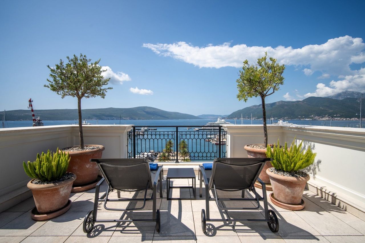 Wohnung in Tivat, Montenegro, 320 m² - Foto 2