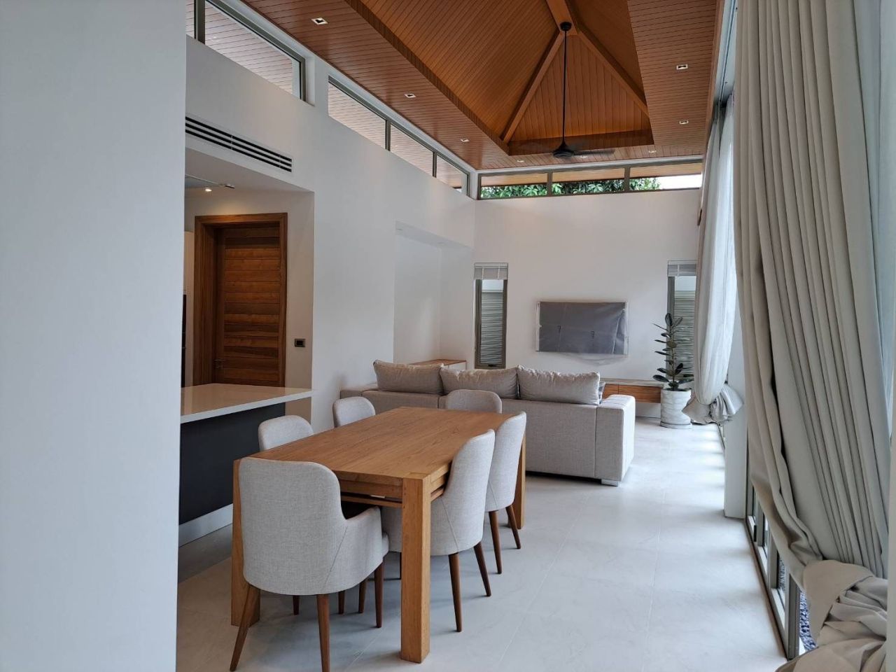 Villa on Nai Yang Beach, Thailand, 244 m² - picture 11