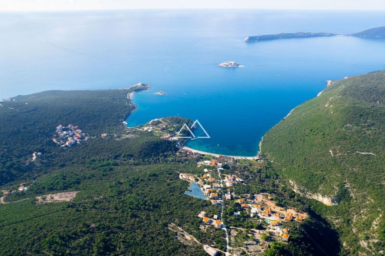 Grundstück in Zanjic, Montenegro, 4 556 m² - Foto 1