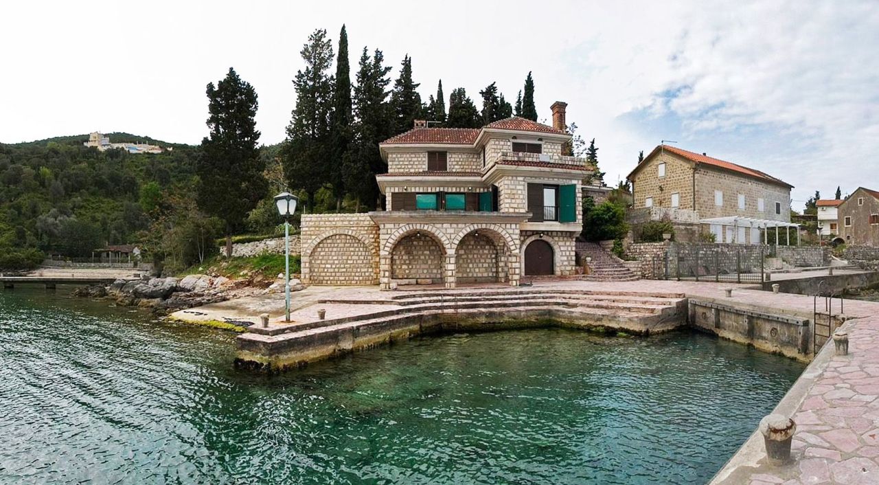 Villa en Rose, Monténégro, 360 m² - image 1