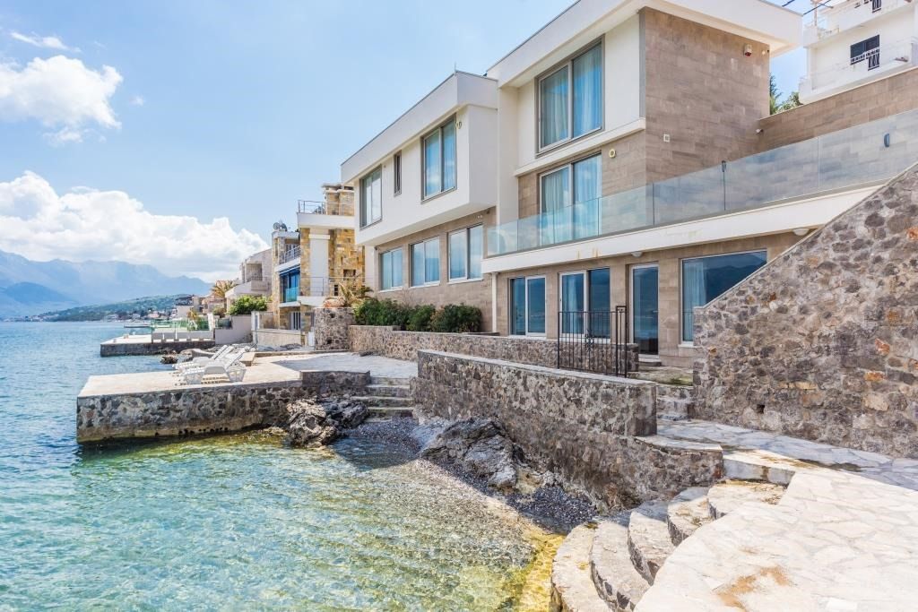 Villa en Krasici, Montenegro, 240 m² - imagen 1