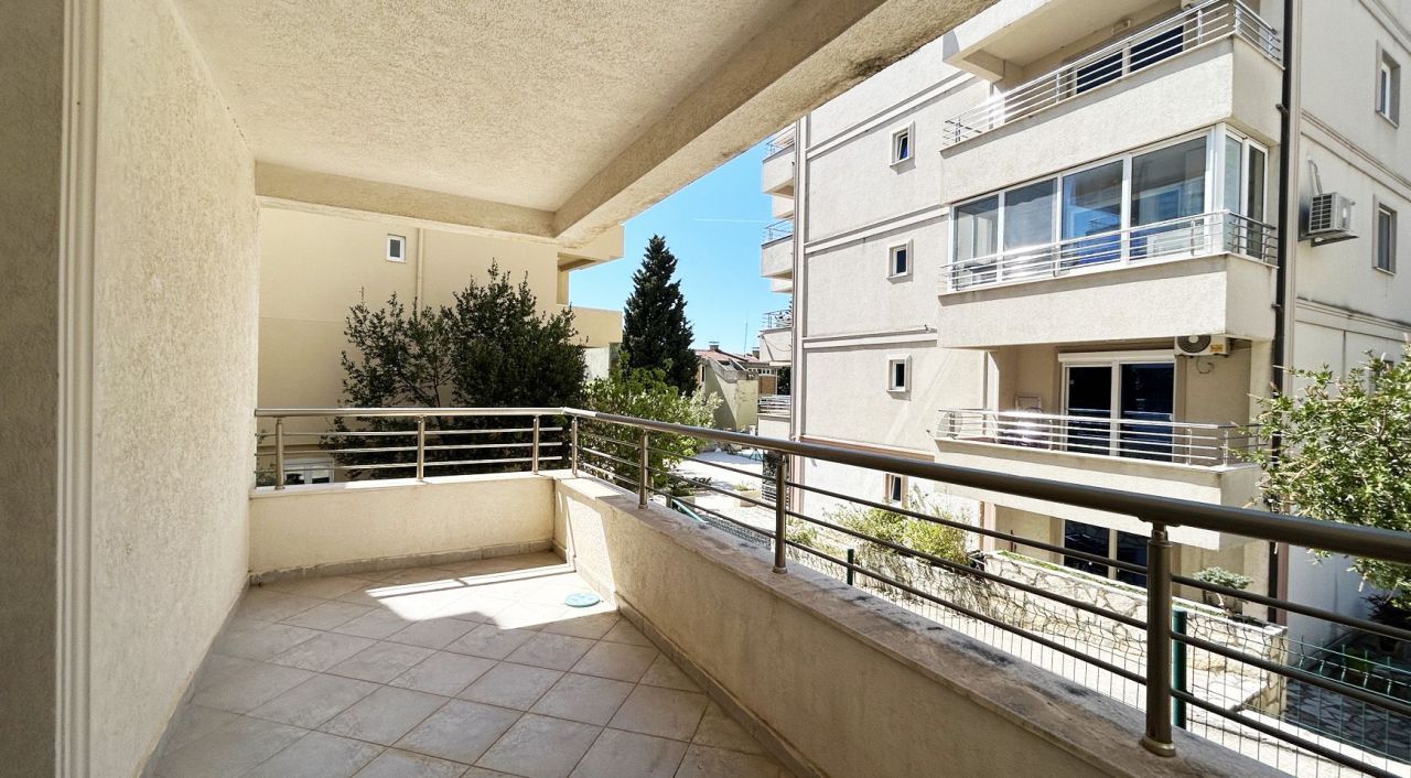 Piso en Petrovac, Montenegro, 105 m² - imagen 1
