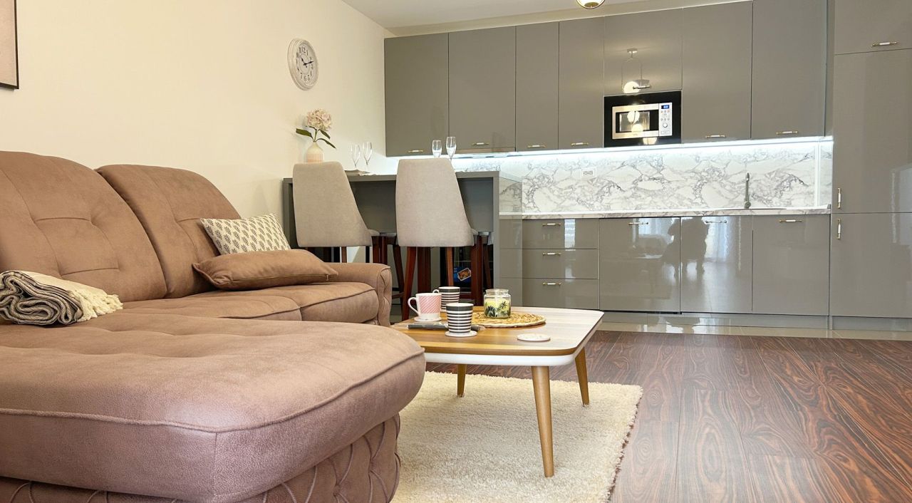Piso en Petrovac, Montenegro, 85 m² - imagen 1