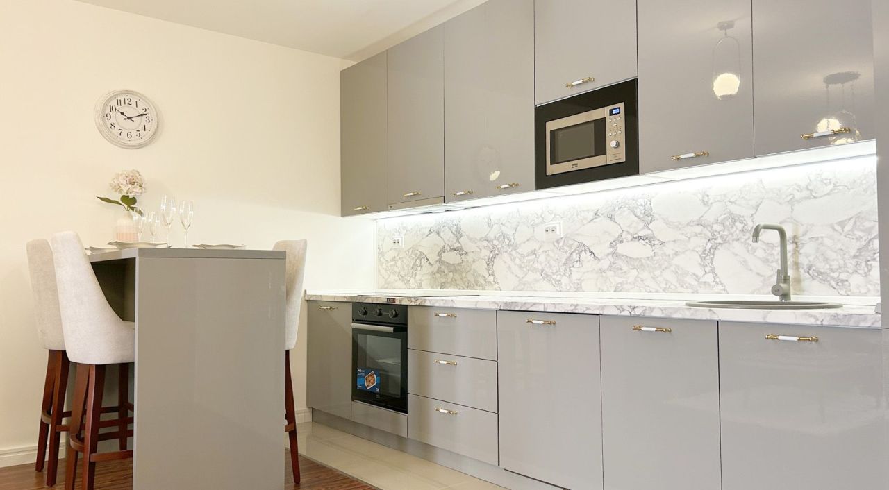 Flat in Petrovac, Montenegro, 85 m² - picture 10