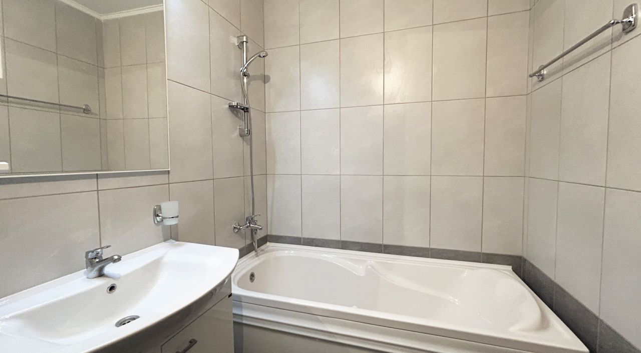 Flat in Petrovac, Montenegro, 85 m² - picture 3